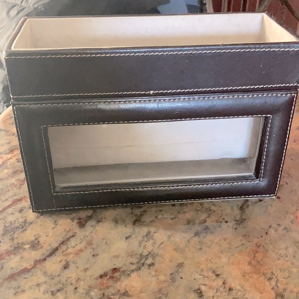 Jewelry/watch box holder